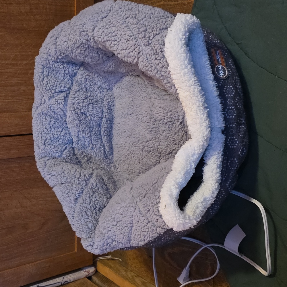 Electric Heated Cat Bed - Picture 2 of 3